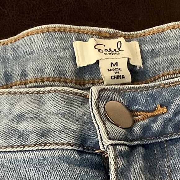 NEW Easel Flower Patch Mineral Washed Jeans Size Medium - Picture 8 of 11